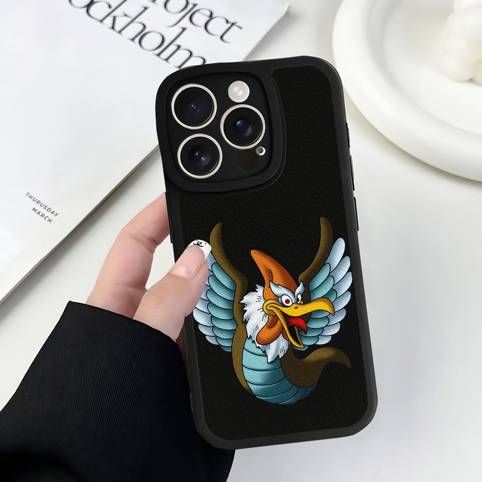 （画像用） ドラゴンクエスト Doragon Kuesuto Dragon Quest 【iPhone 16シリーズ対応】シリコンスマホケース（レザー調） 材質：シリコン